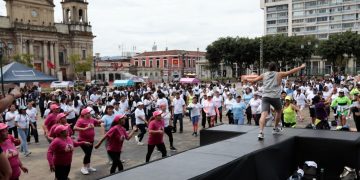 Hoy la Plaza de la Constitución recibe las Tardes Noches del Vivir Bien con deporte, cultura y actividades gratuitas