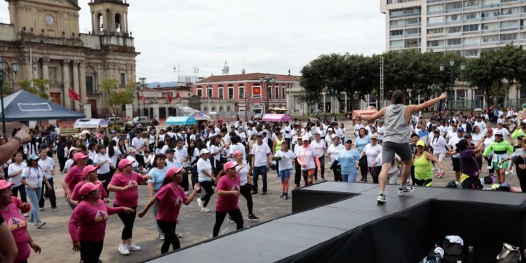 Hoy la Plaza de la Constitución recibe las Tardes Noches del Vivir Bien con deporte, cultura y actividades gratuitas