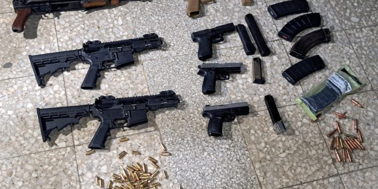 Un capturado y arsenal decomisado por caso de triple homicidio en Santa Rosa