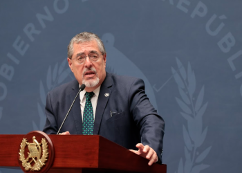 Presidente Arévalo se manifiesta ante la situación en la Usac. (Foto: Noé Pérez)