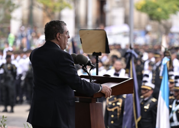 El presidente participó en el acto en conmemoración por los 29 años de la PNC. (Foto: Álvaro Interiano)