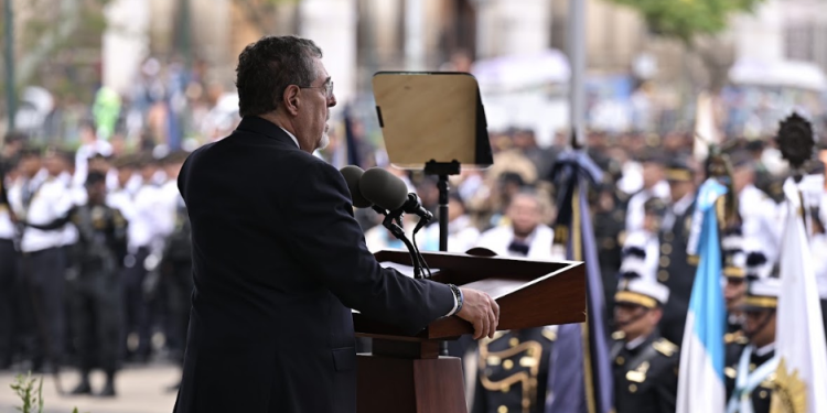 El presidente participó en el acto en conmemoración por los 29 años de la PNC. (Foto: Álvaro Interiano)