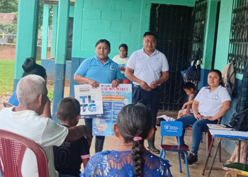 Equipos salubristas brindan atención médica a familias afectadas por las inundaciones en Alta Verapaz. (Foto: MSPAS)