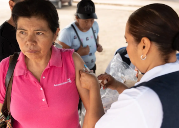 El ministerio de Salud asegura la vacunación contra el sarampión tras el ingreso de dosis de la vacuna. (Foto: MSPAS)
