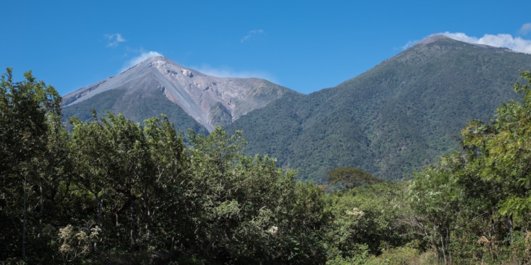 Normativo rige las actividades permitidas y prohibidas en las zonas de veda de los volcanes del país. (Foto: Conap)