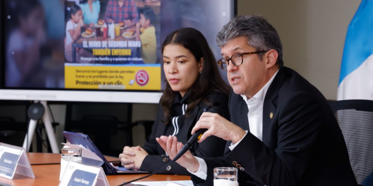 Ministerio de Salud presentó el botón de denuncias por uso de tabaco. (Foto: Gilbert García)