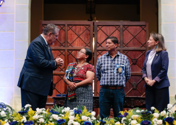 Presidente reconoce el trabajo de las comunidades indígenas para la protección de los recursos naturales. (Foto: Alex Jacinto)