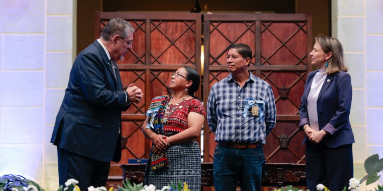 Presidente reconoce el trabajo de las comunidades indígenas para la protección de los recursos naturales. (Foto: Alex Jacinto)