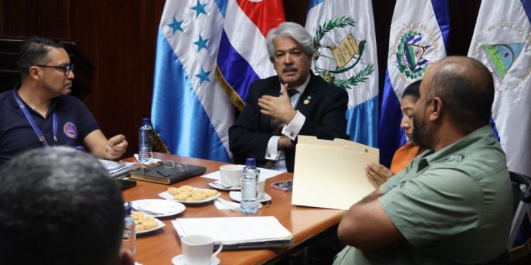 Coordinan acciones para fortalecer la atención en las áreas afectadas por los ríos Pinula y Platanitos