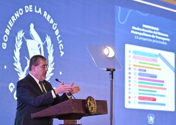 Presidente enel evento Guatemala Se Transforma, organizado por la Cámara de Comercio de Guatemala. / Álvaro Interiano