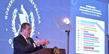 Presidente enel evento Guatemala Se Transforma, organizado por la Cámara de Comercio de Guatemala. / Álvaro Interiano