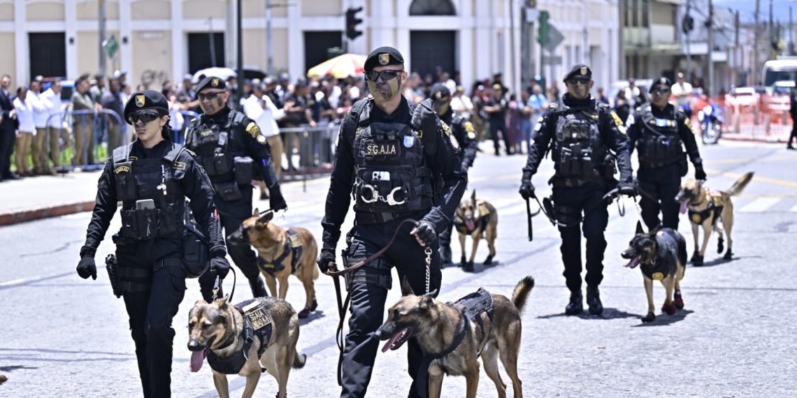 Desfile de la Policía Nacional Civil. / Foto: SCSP archivo