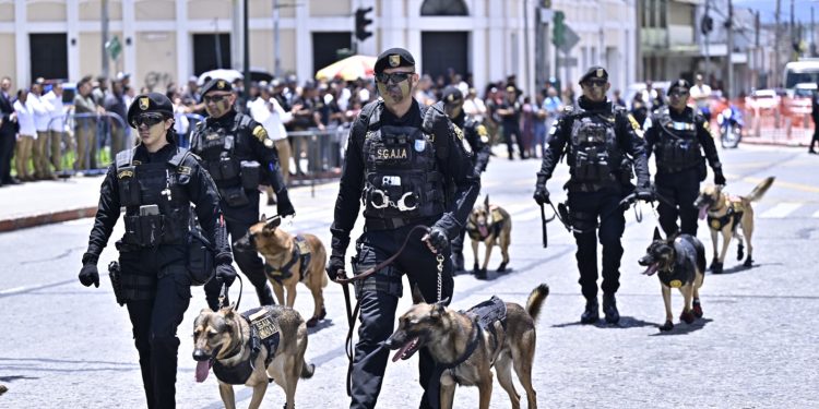 Desfile de la Policía Nacional Civil. / Foto: SCSP archivo