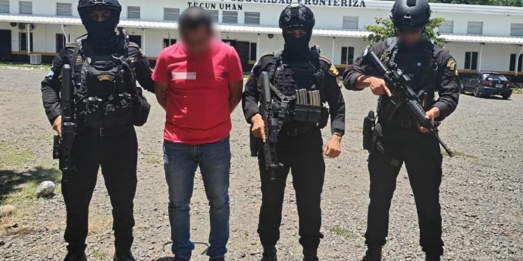 El detenido fue identificado como Walter Daniel Estrada, de 37 años. / Foto: PNC