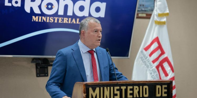Ministro Erwin Barrios en La Ronda Ministerial/ Foto: Analí Camey