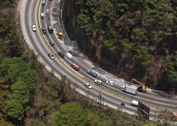 Desarrollan trabajos de reparación vial en la ruta interamericana./Foto: CIV.