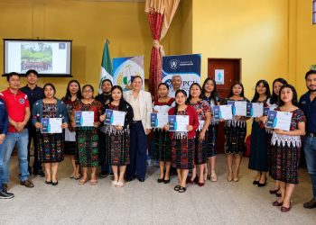 Entregan Plan de Acción Juvenil para fortalecer la prevención de la violencia. (Foto: UPCV)