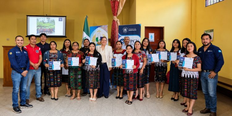 Entregan Plan de Acción Juvenil para fortalecer la prevención de la violencia. (Foto: UPCV)
