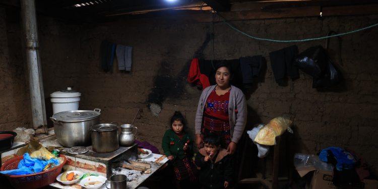 INDE electrificará los hogares de más de 400 mil personas. (Foto: INDE)