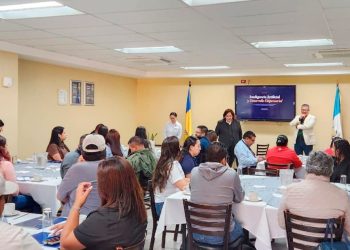 Promueven uso de inteligencia artificial en empresas de Baja Verapaz