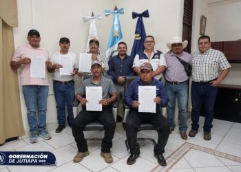 Jutiapa firma 27 convenios para fortalecer infraestructura, agua, saneamiento y desarrollo comunitario