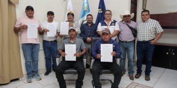 Jutiapa firma 27 convenios para fortalecer infraestructura, agua, saneamiento y desarrollo comunitario