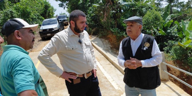Firman convenio para el mejoramiento vial en La Unión, Zacapa