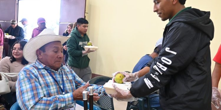 Comedores sociales en Cabricán y San Francisco La Unión, Quetzaltenango brindan alimentos a familias vulnerables