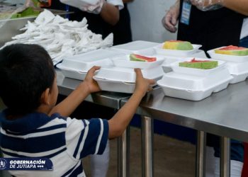 Comedores sociales brindan apoyo directo a las familias afectadas por la sequía prolongada en Moyuta