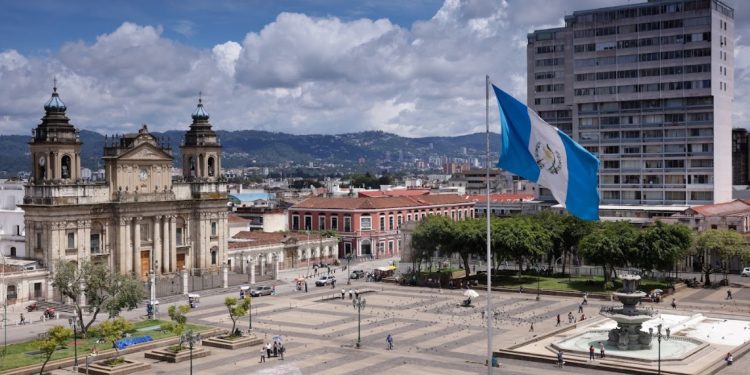 Ambiente estable y lluvias locales se prevén para este viernes