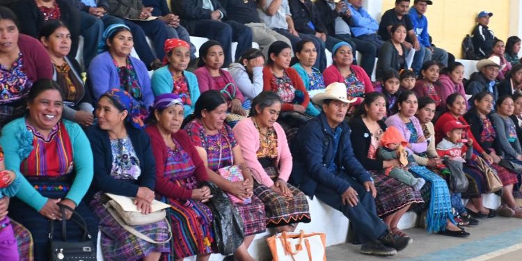 Entrega de filtros de agua fortalece la iniciativa intersectorial Mano a Mano en Huitán, Quetzaltenango