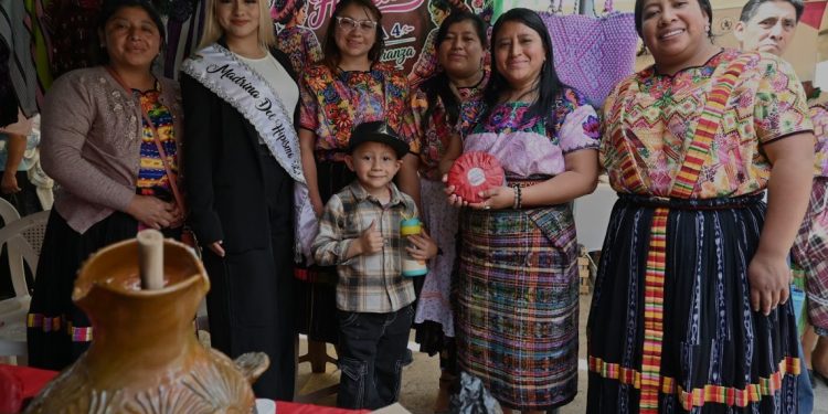 Feria del Agricultor fortalece la producción orgánica y recibe respaldo institucional en Quetzaltenango