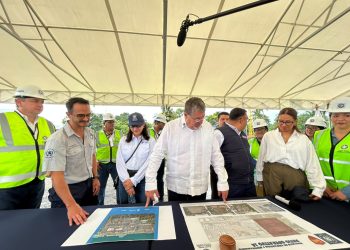 Presidente Arévalo supervisa trabajos de modernización del Puerto Santo Tomás de Castilla