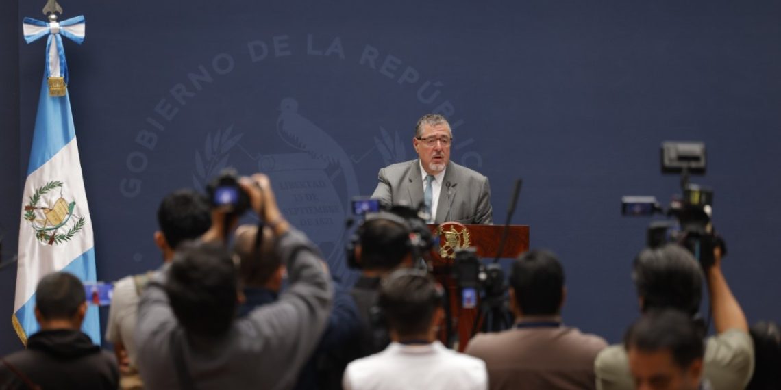 En vivo | Presidente Bernardo Arévalo lidera La Ronda desde el Palacio Nacional de la Cultura