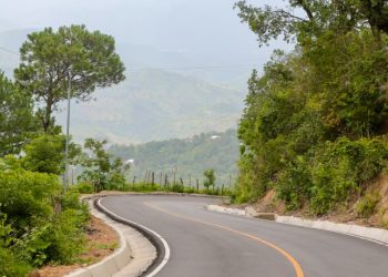 Verifican avances del mejoramiento de la carretera RD-CHI-05 en El Palmar, Chiquimula