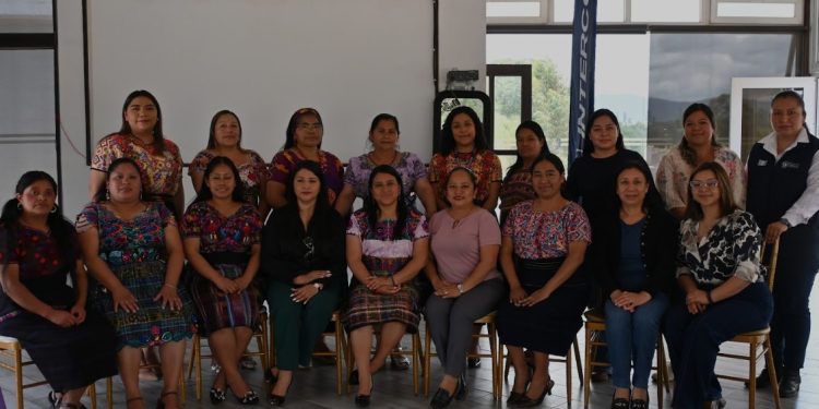 Fortalecen capacidades institucionales en favor de las mujeres de Quetzaltenango