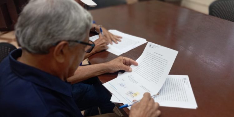 Firman convenio para el mejoramiento de calle en aldea San Antonio, Teculután