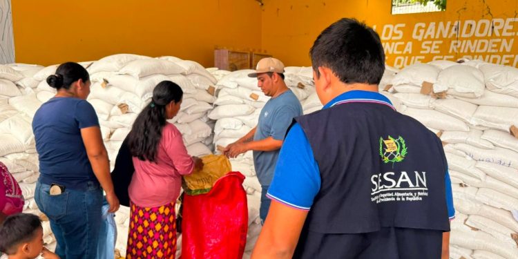 Coordinan asistencia alimentaria para más de 7 mil 800 familias en Cuilapa