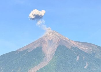 Insivumeh advierte dispersión de ceniza por actividad del volcán de Fuego