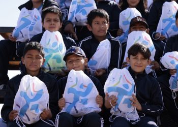 Presidente participa en colocación de la primera piedra de la Ciudad Deportiva de Zaragoza, Chimaltenango