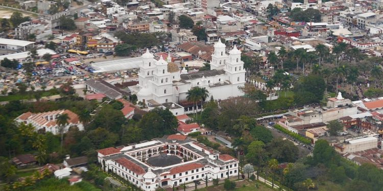 Gobernador informa sobre avances y gestiones en beneficio de las familias chiquimultecas