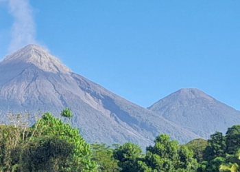 Ascenso al volcán de Fuego permanece restringido./Foto: archivo.