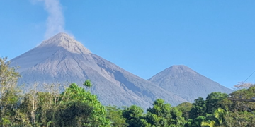 Ascenso al volcán de Fuego permanece restringido./Foto: archivo.