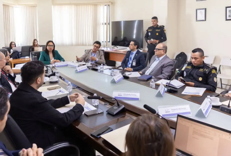 Presentan nuevo procedimiento de inspección para pasajeros en el Aeropuerto La Aurora