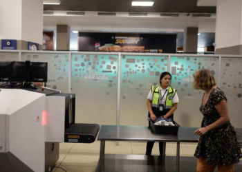 Presentan nuevo procedimiento de inspección para pasajeros en el Aeropuerto La Aurora