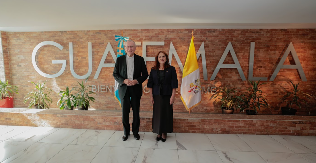 Arriba a Guatemala el secretario de Estado de la Santa Sede