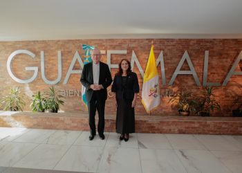 Arriba a Guatemala el secretario de Estado de la Santa Sede