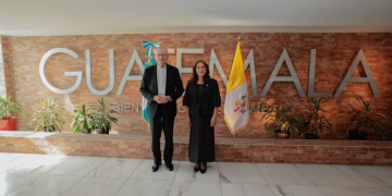 Arriba a Guatemala el secretario de Estado de la Santa Sede