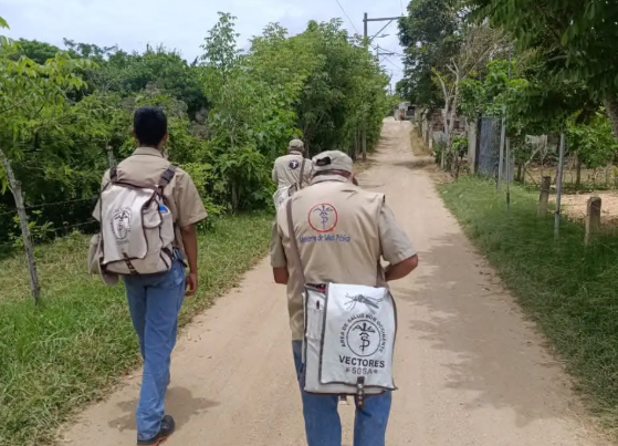 Salud realiza acciones de nebulización para proteger contra el dengue a comunidades de San Pedro Sacatepéquez