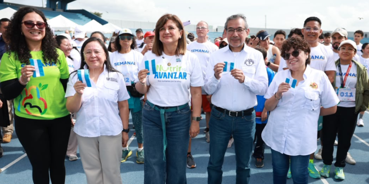 Vicepresidenta participa en la segunda Carrera por la Lactancia Materna destacando el aporte de los 14 bancos de leche en el país